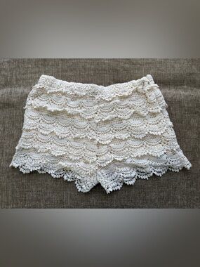 Zara Cream Lace Shorts Size Small